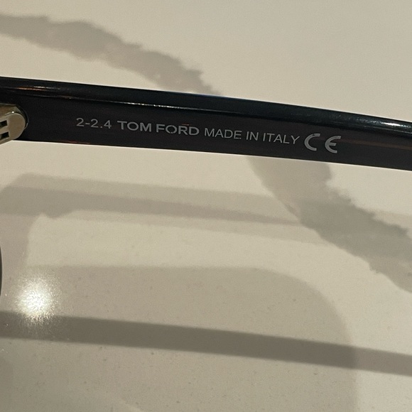 Tom Ford Olivier Sunglasses with case & cloth - Picture 3 of 6